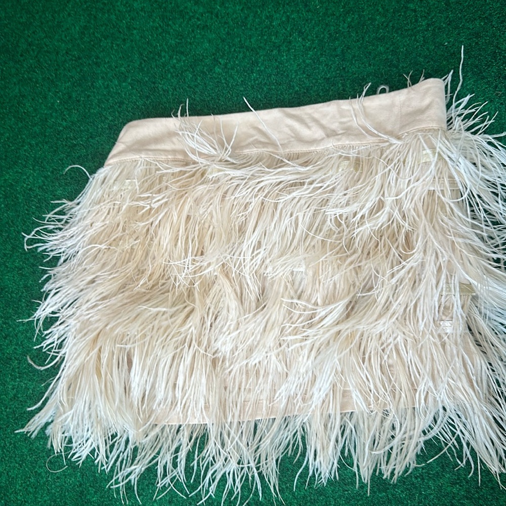 Feathery skirt